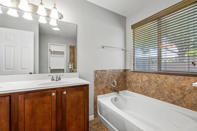 Building Photo - 2505 Rusk Ct