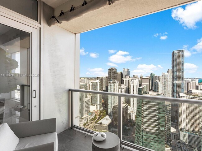 Building Photo - 1425 Brickell Ave