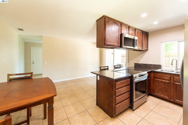 Building Photo - 3600 Kobias Ct