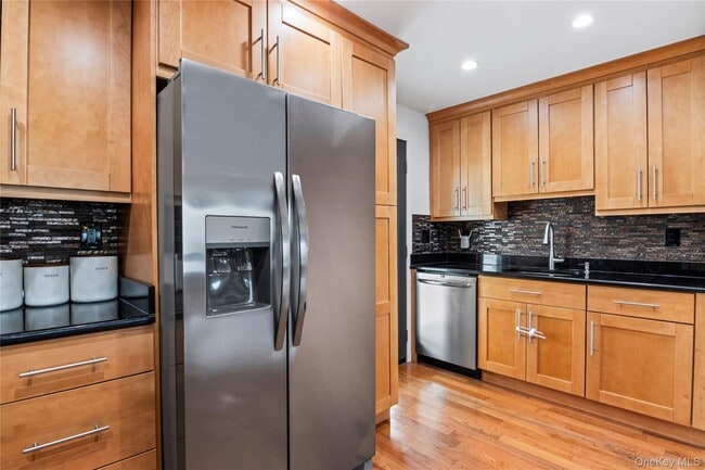 Building Photo - 937 Bowling Green Dr