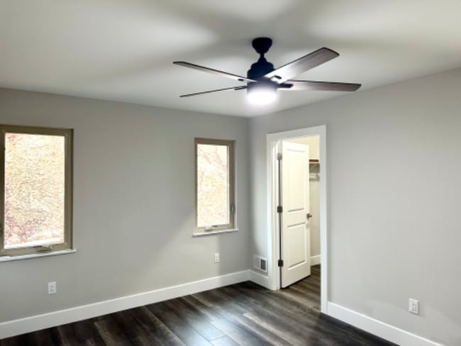 Building Photo - 1966 Burning Bush Ct