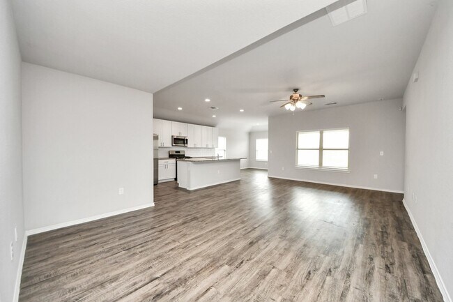 Building Photo - 20715 Southern Wds Blvd