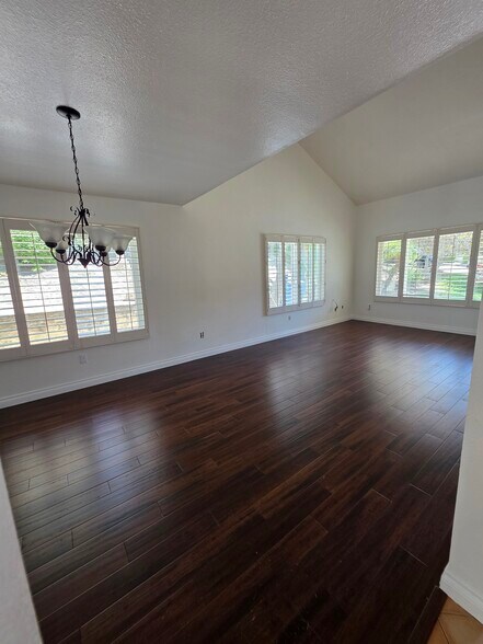 Building Photo - 461 Ridgeview Ct