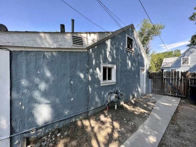 Building Photo - 612 Howard Ave