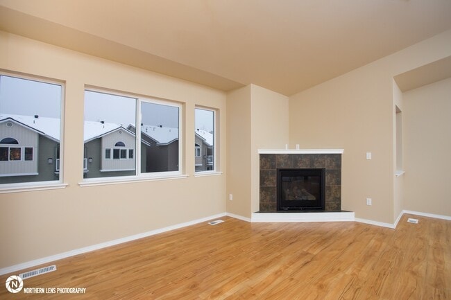 Building Photo - 3 Bedroom East Anchorage Townhouse!