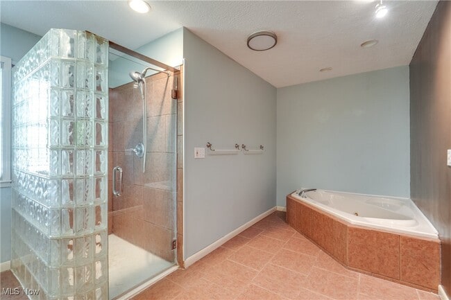 Building Photo - 4017 Bellaire Ln