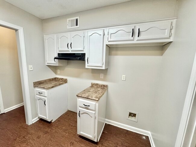 Building Photo - 5825 Plum Valley Dr