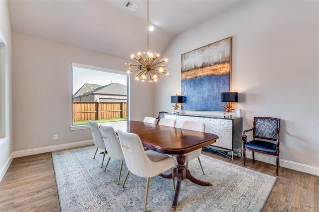 Building Photo - 3945 Wellesley Ave