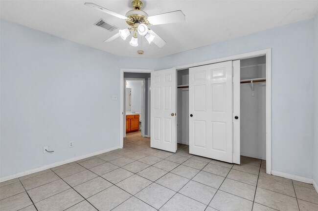 Building Photo - 820 Portsmouth Dr