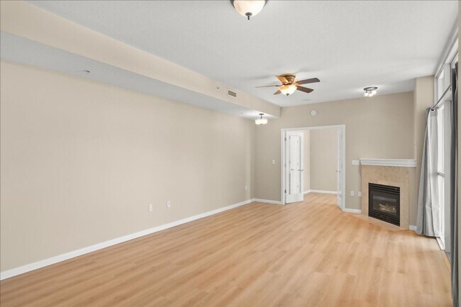 Building Photo - Move-In ready 1 Bed + Den in Discovery on Cortez Hill in Downtown