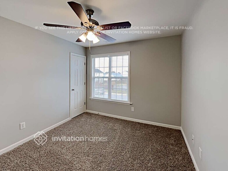 Building Photo - 105 Breezewood Ln