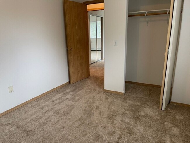 Building Photo - 4683 Bluegill Rd