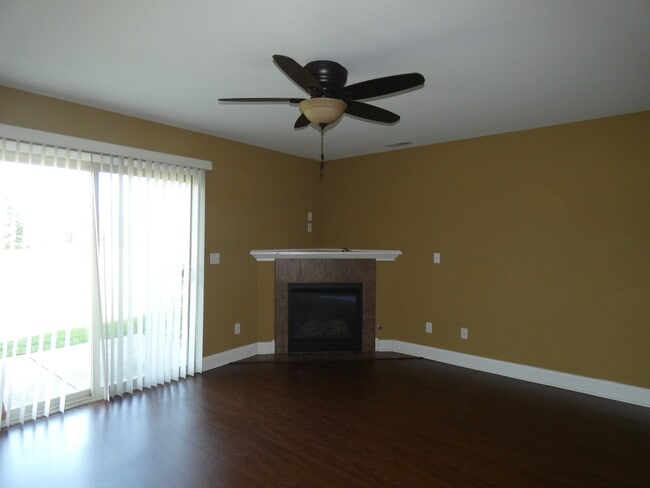 Building Photo - 627 N Edgemere Dr