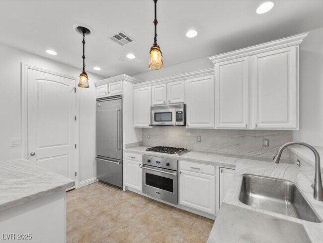 Building Photo - 1159 Calcione Dr