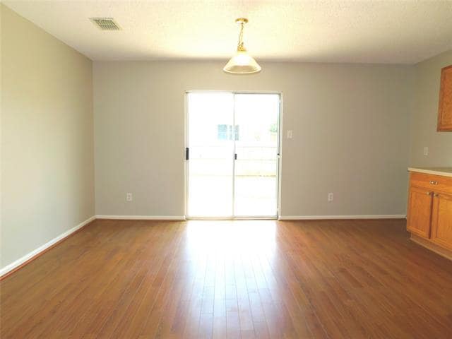 Building Photo - 1404 Wenatchee Dr