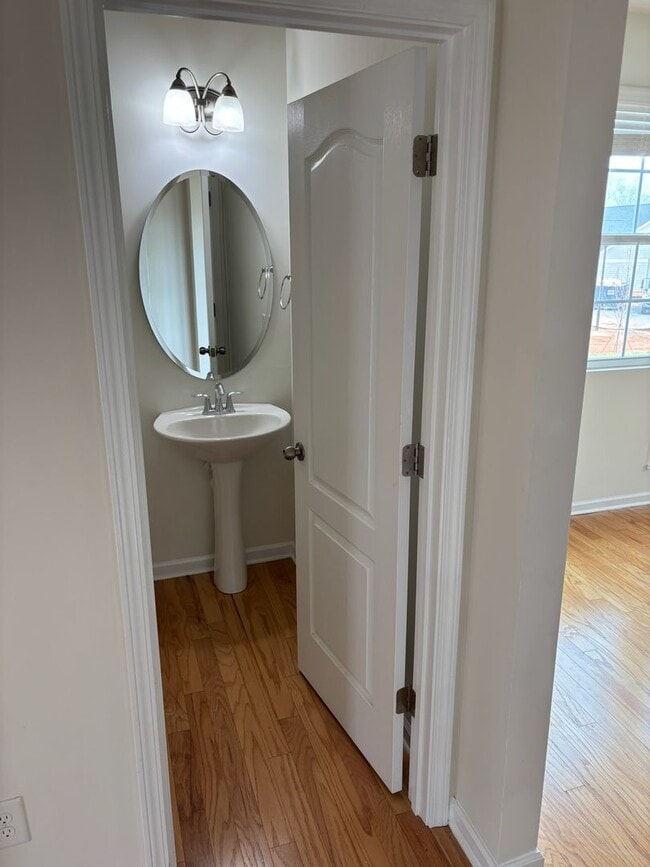 Building Photo - Renovated 3Bd, 2.5Ba End Unit Lake Norman Townhome with Fenced-in Yard and 1 Car Garage Coming Soon