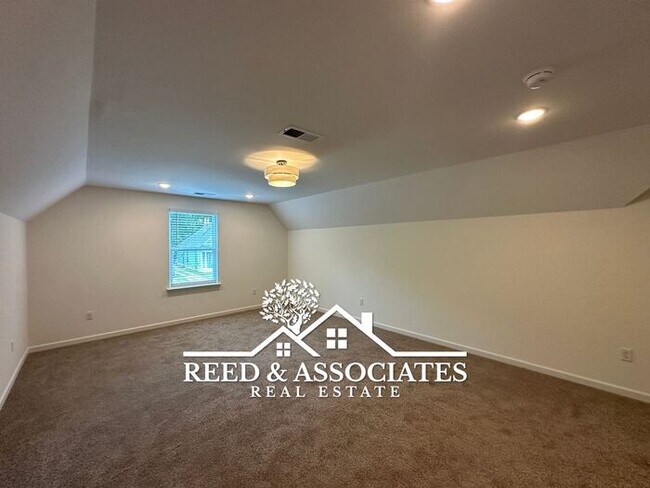 Building Photo - Newly Built Property with Convenient Midto...