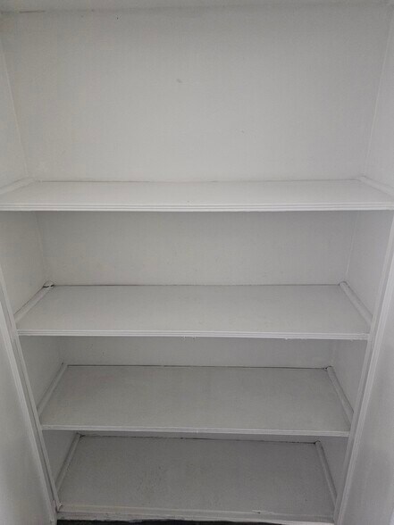 Closet - 2305 Hauser Blvd