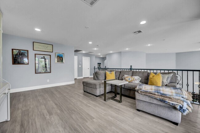Building Photo - 1289 Vietti St