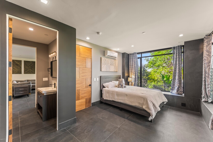 Building Photo - 3712 Broadlawn Dr