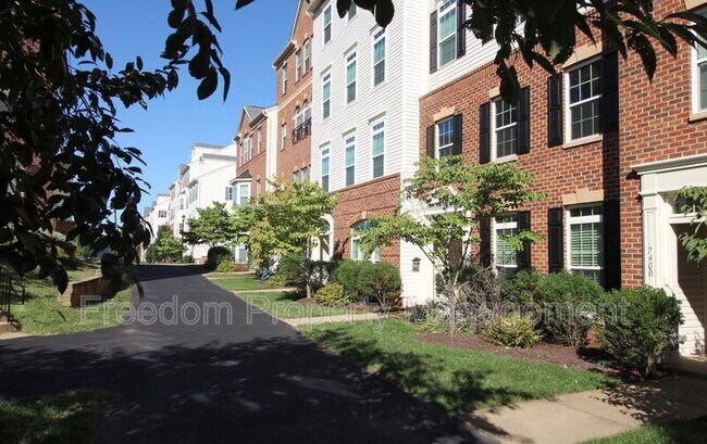 Building Photo - 7408 Brunson Cir