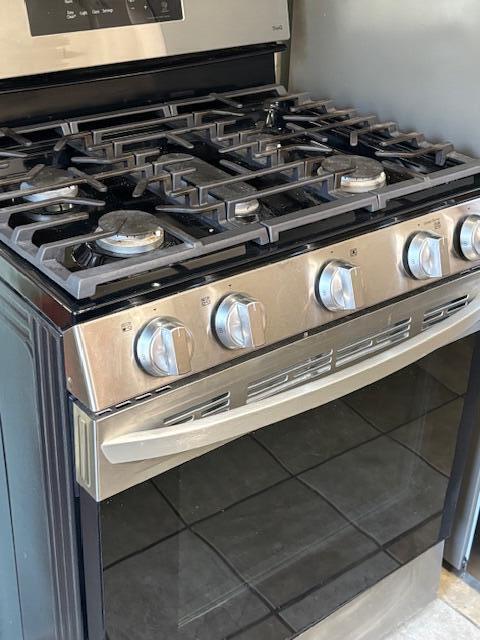 Building Photo - 320 Rosslyn Ave