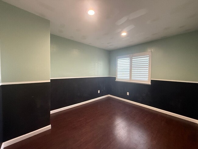 Building Photo - Charming 3 bedroom, 2 bathroom home locate...