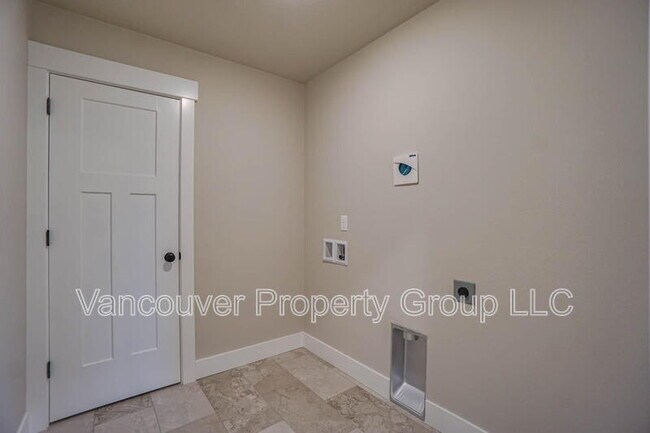 Building Photo - 2351 E Otter Lp