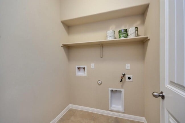 Building Photo - 621 Carly Ann Ln