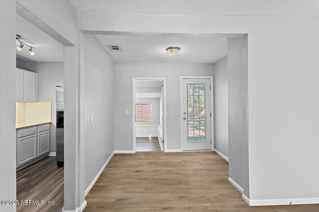 Building Photo - 5637 Bishop Ln