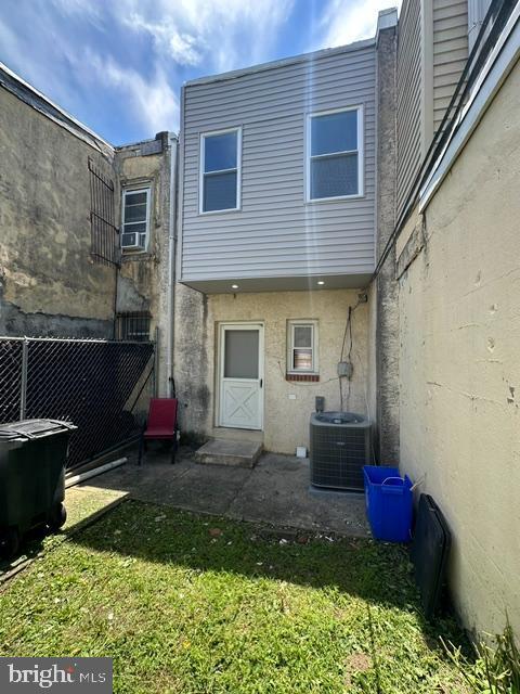 Building Photo - 2723 Sears St