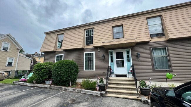 Building Photo - 12 Union St