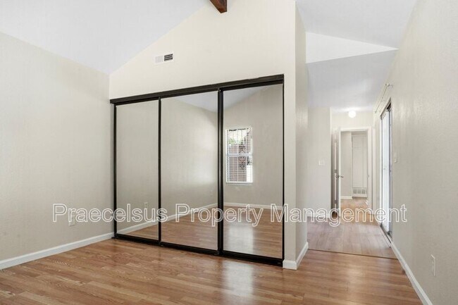 Building Photo - 3408 Clavelita St