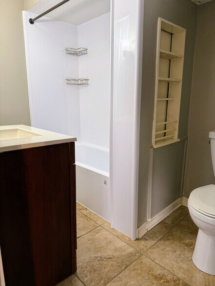 Building Photo - 502 27th Ave