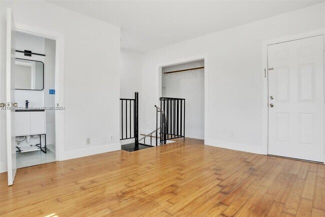 Building Photo - 7315 Carlyle Ave