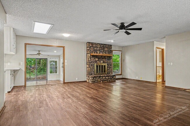Building Photo - West Gate Area Home | Home | Unfurnished