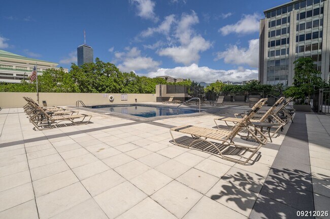 Building Photo - 1717 Ala Wai Blvd