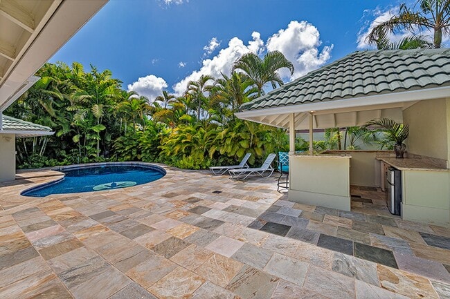 Building Photo - 5 BR Executive Home with Pool in prestigious Kahala! Pet Friendly!