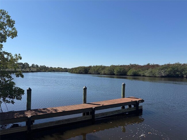 Building Photo - 301 SW South River Dr