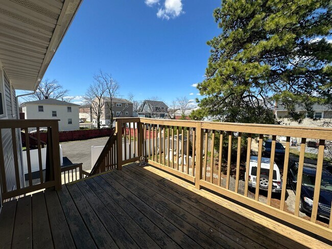 Building Photo - 67-69 Maple Ave