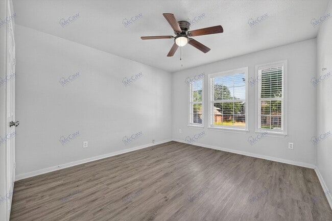 Building Photo - 333 Stately Oak Ln