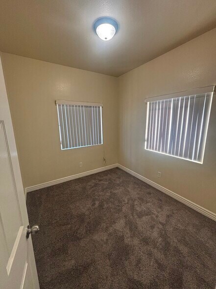 Building Photo - 532 W 55th St