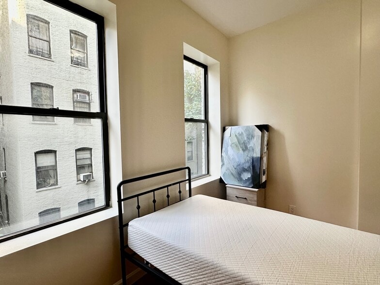 Building Photo - 309 W 111th St