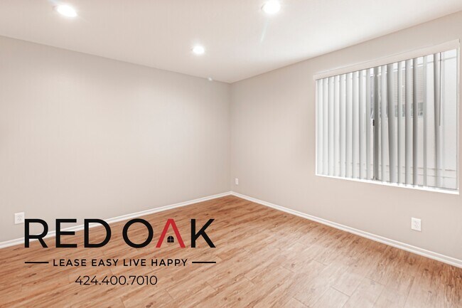 Building Photo - 13444 Moorpark St