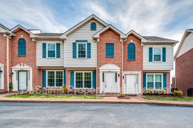 Building Photo - 1625 Brentwood Pointe