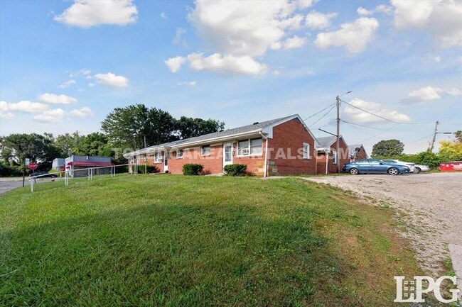 Building Photo - 2651 Consaul St