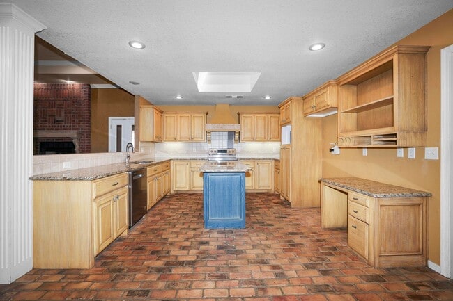 Building Photo - 8305 Challenge Dr