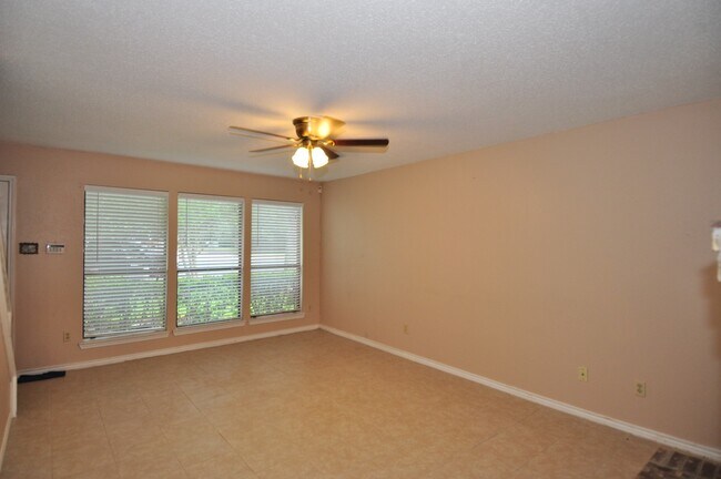 Building Photo - 13405 Saddlebrook Trail