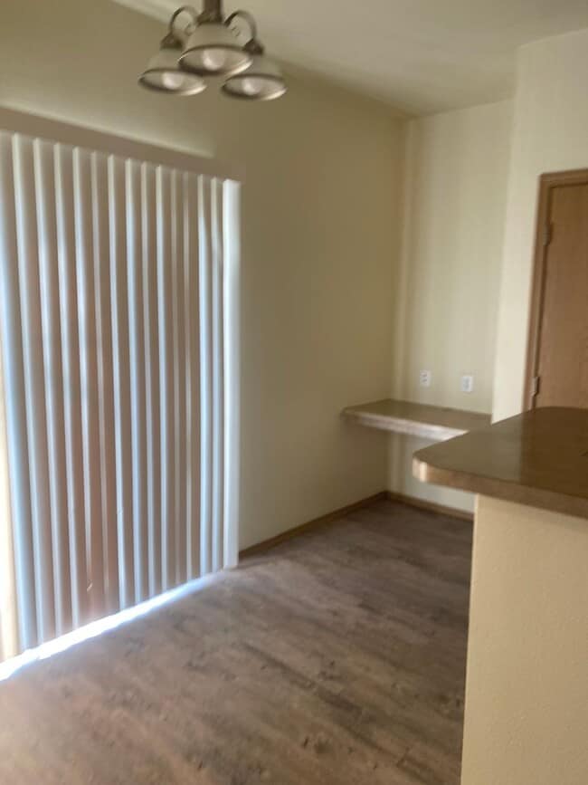 Building Photo - 1000 Diamond Dr