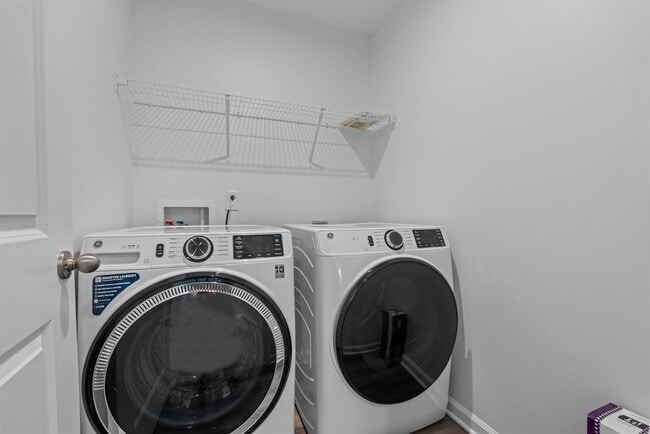 Building Photo - Small Dog Friendly Charming 4-Bedroom Home in Angier, NC